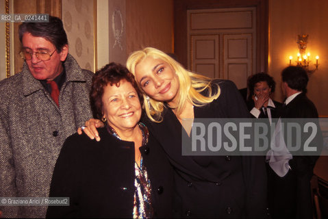 -Venezia,1994. Lattrice e presentatrice Mara Venier con sua madre. Attrice presentatrice ritratto.-Venice,1994. The actress and the tv presenter Mara Venier with her mother ©Graziano Arici/Rosebud2