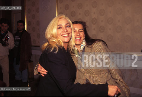 -Venezia,1994. Lattrice e presentatrice Mara Venier con limprenditrice Marina Salomon. Attrice presentatrice Imprenditrice ritratto.-Venice,1994. The actress and the tv presenter Mara Venier with Marina Salomon, entrepreneur ©Graziano Arici/Rosebud2