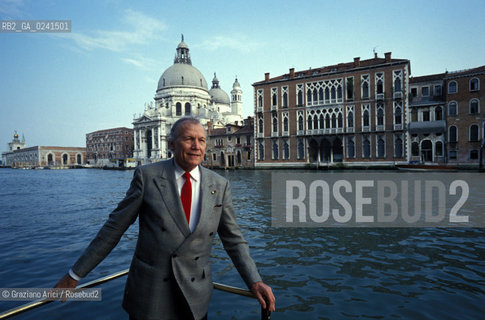 -Venezia,1991. Ritratto del direttore dorchestra George Pretre e sullo sfondo la Basilica della Salute. Musica classica direttore dorchestra ritratto.-Venice,1991. Portraits of the opera conductor George Pretre. In the background the Basilica della Salute ©Graziano Arici/Rosebud2