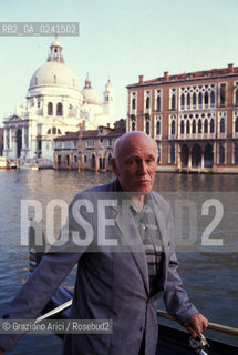 -Venezia,1993. Ritratto del pianista ucraino Svjatoslav Richter e sullo sfondo la Basilica della Salute. Musica classica pianista ritratto Salute.-Venice,1993. Portraits of the pianist Svjatoslav Richter. In the background the Basilica della Salute ©Graziano Arici/Rosebud2
