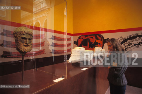 Venezia,1988.Palazzo Grassi. Mostra I Greci e lOccidente. Arte mostra Storia Greci Occidente Grecia civiltà popolazione.Venice,1988.Palazzo Grassi. Exhibition I Greci e lOccidente ©Graziano Arici/Rosebud2
