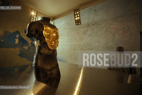 Venezia,1988.Palazzo Grassi. Mostra I Fenici. Arte mostra Storia fenicio Fenici civiltà popolazione.Venice,1988.Palazzo Grassi. Exhibition The Phoenicians ©Graziano Arici/Rosebud2