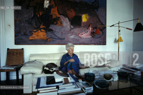 Venezia,1979.Palazzo Venier dei Leoni.Ritratto della collezionista darte Peggy Marguerite Guggenheim nella sua casa - Collezione Peggy Guggenheim.Arte collezionista ritratto casa collezione Museo Ritratto .Venice,1979.Palazzo Venier dei Leoni.Portrait of the art collector Peggy Marguerite Guggenheim at home ©Graziano Arici/Rosebud2  astga ©Graziano Arici/Rosebud2
