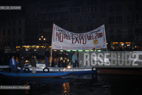 Venezia,1989. Manifestazione contro lExpo. NO EXPO.Expo protesta manifestazione politica barca canal grande.Venice,1989. Demonstration against the Expo ©Graziano Arici/Rosebud2