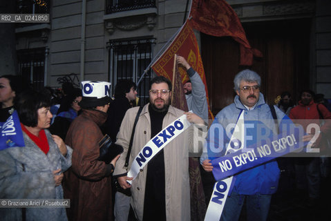 Parigi,1989. Manifestazione contro lExpo a Venezia. NO EXPO a Venezia.Expo protesta manifestazione politica.Paris,1989. Demonstration against the Expo in Venice ©Graziano Arici/Rosebud2