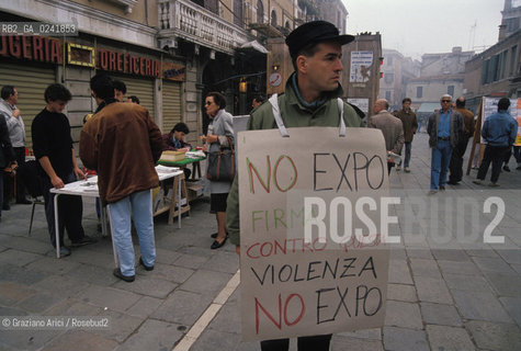 Venezia,1989. Manifestazione contro lExpo. NO EXPO.Expo protesta manifestazione politica.Venice,1989. Demonstration against the Expo ©Graziano Arici/Rosebud2