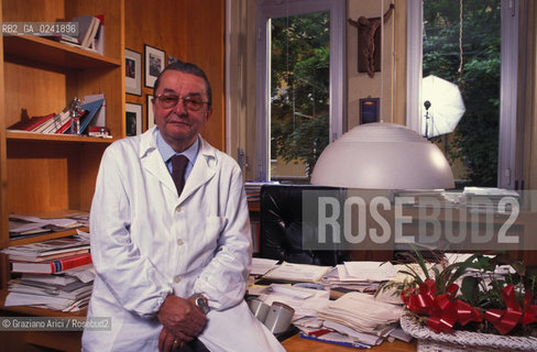 -Bologna,1995.Istituto di ematologia Seragnolidellospedale SantOrsola di Bologna: il professore Sante Tura direttore dellistituto. Medicina malattia professore medico ritratto direttore -Bologna,1995. SeragnoliInstitute of Hematology: the professor Sante Tura, director of Institut ©Graziano Arici/Rosebud2