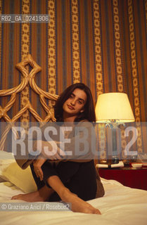 -Venezia,1995. Mostra Internazionale dArte Cinematografica.Ritratto dellattrice Penelope Cruz in camera. attrice cinema ritratto letto camera albergo -Venice,1997. International Venice Film festival.Portrait of the actress Penelope Cruz ©Graziano Arici/Rosebud2