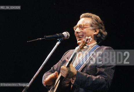 -Venezia,1996.Il cantante Enzo Jannacci durante un concerto. Musica cantante chitarra ritratto concerto -Venice,1996. The singer Enzo Jannacci during a concert ©Graziano Arici/Rosebud2