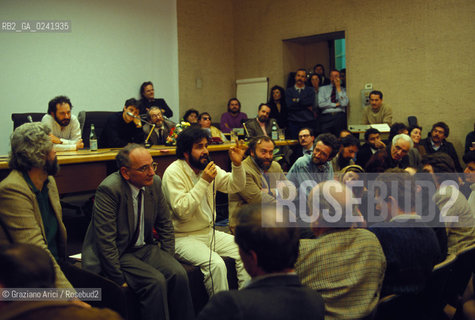-Trento,1988. Convegno A Trento ventanni dopo. Università degli studi di trento 68-88:Mauro Rostagno,sociologo e giornalista con Marco Boato, politico. ritratto,Movimento studentesco, 1968,Lotta Continua,sociologia,fondatore, politica -Trento,1988. Congress A Trento ventanni dopo:Mauro Rostagno, sociologist and journalist with Marco Boato, politician. Trento University. student movement ©Graziano Arici/Rosebud2