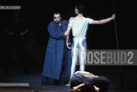 -Venezia,1990. Gran teatro La Fenice. Balletto Loro del Reno coreografato da Maurice Bejart, musiche di Richard Wagner, corpo di Ballo Bejart Ballet Lausanne -Venice,1990. Gran teatro La Fenice.Ballet Loro del Reno,choreographed by Maurice Bejart,music by Richard Wagner,corps de ballet Bejart ballet Lausanne DAS RHEINGOLD ©Graziano Arici/Rosebud2