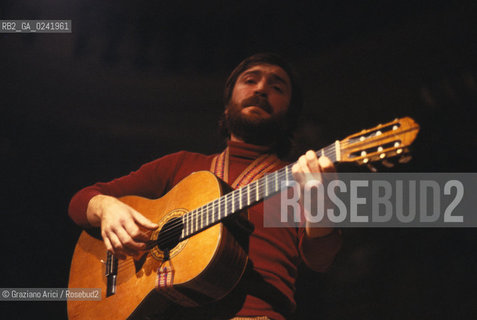 -Venezia,1983. Il cantautore Gualtiero Bertelli durante un concerto. Musica Folk cantautore -Venice,1983. The singer Gualtiero Bertelli during a concert ©Graziano Arici/Rosebud2  astga ©Graziano Arici/Rosebud2