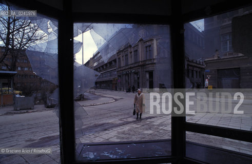 -Sarajevo,1994.Strade e palazzi della città. Guerra distruzione palazzo - Sarajevo,1994. Roads and buildings in the city ©Graziano Arici/Rosebud2