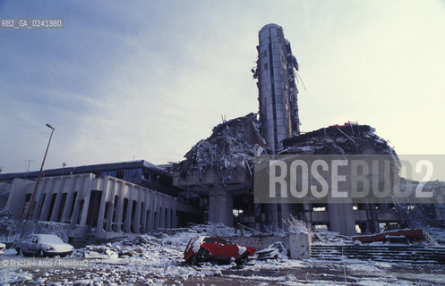 -Sarajevo,1994. La sede del giornale Oslobodjenie. Guerra distruzione giornale - Sarajevo,1994.The headquarters of the newspaper Oslobodjenje  ©Graziano Arici/Rosebud2