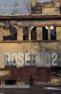 -Sarajevo,1994.Strade e palazzi della città. Guerra distruzione palazzo - Sarajevo,1994. Roads and buildings in the city ©Graziano Arici/Rosebud2