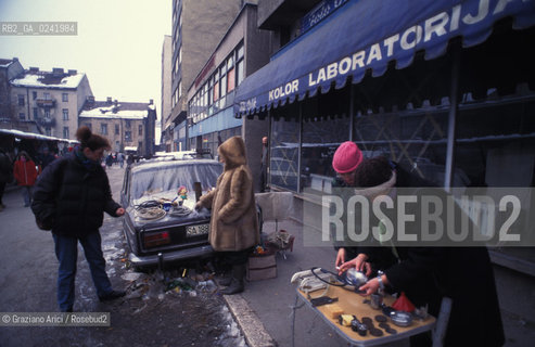 -Sarajevo,1994.Il mercato. Guerra distruzione mercato - Sarajevo,1994.The market  ©Graziano Arici/Rosebud2