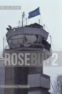 -Sarajevo,1994. Torre di controllo dellaereoporto. guerra Bosnia aereoporto torre -Sarajevo,1994.Airport control tower ©Graziano Arici/Rosebud2