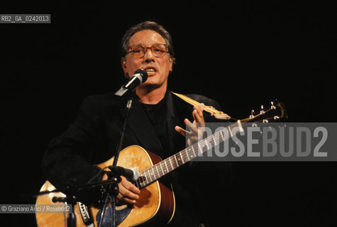 -Venezia,1996.Il cantante Enzo Jannacci durante un concerto. Musica cantante chitarra ritratto concerto -Venice,1996. The singer Enzo Jannacci during a concert ©Graziano Arici/Rosebud2