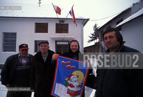 -Plostine,Slavonia 1994. Il presidente della Comunità italiana Antonio Brunetta davanti alla sede della Comunità italiana. The president of italian community in Plostine Antonio Brunetta  ©Graziano Arici/Rosebud2