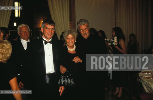 - Venezia, 1997. 54°Festival Internazionale dArte Cinematografica di Venezia.Ritratto dellattrice Alida Valli tra i suoi figli. Cinema ritratto attrice.- Venice,1997. 54th Venice International Film Festival. The actress Alida Valli with her sons  ©  Graziano Arici