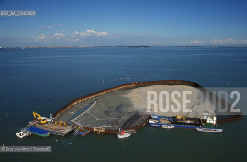 Venezia,1991. Scavi archeologici a San Marco in Boccalama sulla galea del1300. Scavo archeologia Boccalama galea Archeo RELITTO B.venice,1991. Archaeological excavations in San Marco in Boccalama: the galley ©Graziano Arici/Rosebud2