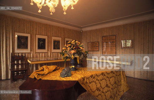 -Venezia,Museo Richard Wagner- Cà Vendramin Callergi. La stanza in cui morì il compositore Richard Wagner. Museo musica Wagner Palazzo compositore.-Venice, Richard Wagner Museum- Cà Vendramin Callergi. The room where the composer Richard Wagner died   - Archivio Graziano Arici.La cessione dei diritti di questa immagine si intende per quanto di nostra competenza. Non comprende invece le eventuali spese  relative a diritti che potranno essere richiesti dagli Enti o persone fisiche cui appartengono eventualmente i soggetti  ripresi. Tali costi, ove necessari, e l’espletamento di qualsivoglia pratica di richiesta di concessione del permesso di pubblicazione sono esclusivamente a carico e a cura del soggetto acquirente di questa immagine.