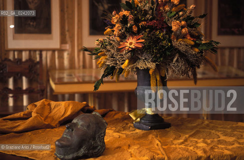 -Venezia,Museo Richard Wagner- Cà Vendramin Callergi. La maschera mortuaria del compositore Richard Wagner. Museo musica Wagner Palazzo compositore morte maschera.-Venice, Richard Wagner Museum- Cà Vendramin Callergi. The death mask of the composer Richard Wagner - Archivio Graziano Arici.La cessione dei diritti di questa immagine si intende per quanto di nostra competenza. Non comprende invece le eventuali spese  relative a diritti che potranno essere richiesti dagli Enti o persone fisiche cui appartengono eventualmente i soggetti  ripresi. Tali costi, ove necessari, e l’espletamento di qualsivoglia pratica di richiesta di concessione del permesso di pubblicazione sono esclusivamente a carico e a cura del soggetto acquirente di questa immagine.