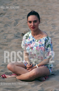 Venezia,1980.Ritratto di Laura Del Sol, attrice e ballerina di flamenco. Biennale Cinema Lido spiaggia ritratto attrice Excelsior Danza ballerina Flamenco.Venice,1980. Portrait of the actress and flamenco dancer Laura Del Sol  ©Graziano Arici/Rosebud2  astga ©Graziano Arici/Rosebud2