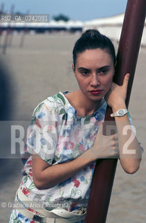 Venezia,1980.Ritratto di Laura Del Sol, attrice e ballerina di flamenco. Biennale Cinema Lido spiaggia ritratto attrice Excelsior Danza ballerina Flamenco.Venice,1980. Portrait of the actress and flamenco dancer Laura Del Sol  ©Graziano Arici/Rosebud2  astga ©Graziano Arici/Rosebud2