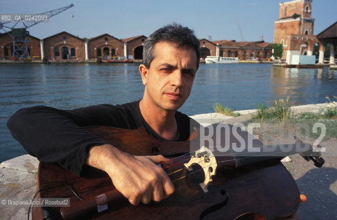 Venezia,2001.Ritratto del compositore contemporaneo e violoncellista Giovanni Sollima. Musica contemporanea compositore violoncello ritratto.Venice,2001. Portrait of Giovanni Sollima, composer  and cellist  ©Graziano Arici/Rosebud2