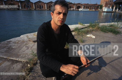 Venezia,2001.Ritratto del compositore contemporaneo e violoncellista Giovanni Sollima. Musica contemporanea compositore violoncello ritratto.Venice,2001. Portrait of Giovanni Sollima, composer  and cellist  ©Graziano Arici/Rosebud2