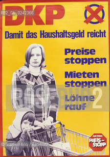 Manifesto sulla condizione della donna. Femminismo donna condizione lotta movimento politica rapporto cultura sesso potere sociale famiglia autonomia classe femmina diritto voto uguaglianza libertà parità.Manifest on the feminine condition. Woman Feminism society condition status movement policy relation sex womens rights sexism voting cultural power liberal equality relation MES .Reproducted by Archivio Graziano Arici  astga ©Graziano Arici/Rosebud2