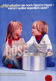 Manifesto sulla condizione della donna. Femminismo donna condizione lotta movimento politica rapporto cultura sesso potere sociale famiglia autonomia classe femmina diritto voto uguaglianza libertà parità.Manifest on the feminine condition. Woman Feminism society condition status movement policy relation sex womens rights sexism voting cultural power liberal equality relation MES .Reproducted by Archivio Graziano Arici  astga ©Graziano Arici/Rosebud2