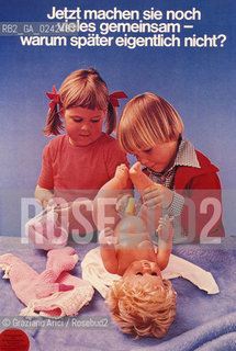 Manifesto sulla condizione della donna. Femminismo donna condizione lotta movimento politica rapporto cultura sesso potere sociale famiglia autonomia classe femmina diritto voto uguaglianza libertà parità.Manifest on the feminine condition. Woman Feminism society condition status movement policy relation sex womens rights sexism voting cultural power liberal equality relation MES.Reproducted by Archivio Graziano Arici  astga ©Graziano Arici/Rosebud2