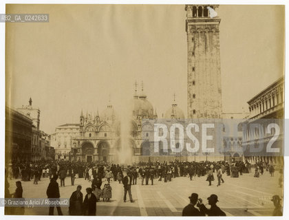 -Venezia,23.06.1884.Piazza San Marco,Cerimonia di apertura dellacquedotto a Venezia, G.B:Brusa autore. Stampa allalbumina, cm 20x26. Fotoantiche stampa albumina Piazza san Marco Basilica Campanile fontana cerimonia acquedotto acqua inaugurazione.-Venice,23.06.1884. G.B.Brusa author, view of Saint Marks Square during the opening ceremony of the aqueduct-waterworks . Albumen print, cm 20x26 © Archivio Graziano Arici.