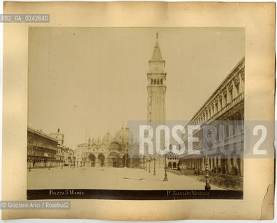 -Venezia,1880 circa, Paolo Salviati autore veduta di Piazza San Marco e della Basilica con il campanile. Stampa allalbumina incollata su cartone, cm 24x19,5. Fotoantiche stampa albumina Piazza san Marco Basilica Campanile.-Venice, Paolo Salviati author, view of Saint Marks Square with the Basilica and the Campanile, about 1880. Albumen photograph mounted on cardboard, cm 24x19,5 © Archivio Graziano Arici.