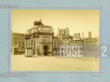 -Parigi, Comune.1871. André-Adolphe-Eugène Disdéri fotografo e autore, Arc de Triomphe du Carrousel.Stampa allalbumina cm 20x28,5 incollata su cartone. Comune Parigi stampa albumina Arco Trionfo carrousel cannone.-Paris, Commune fo Paris. 1871,André-Adolphe-Eugène Disdéri photographer and author. Albumen photograph cm 20x28,5 mounted on cardboard  © Archivio Graziano Arici