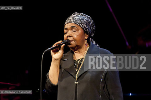 Venice, 26 july 2011 - The Cape Verdean popular singer Cesaria Evora, nicknamed the barefoot diva for performing without shoes, the best internationally known practitioner of morna music musica pop capoverde cantante ©Graziano Arici/Rosebud2.