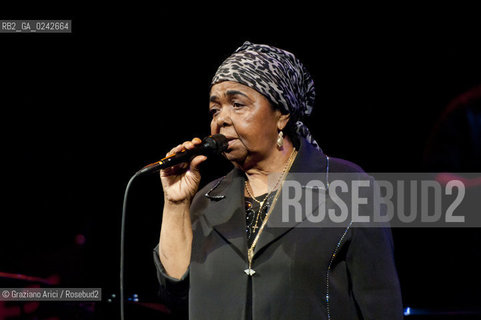 Venice, 26 july 2011 - The Cape Verdean popular singer Cesaria Evora, nicknamed the barefoot diva for performing without shoes, the best internationally known practitioner of morna music musica pop capoverde cantante ©Graziano Arici/Rosebud2.