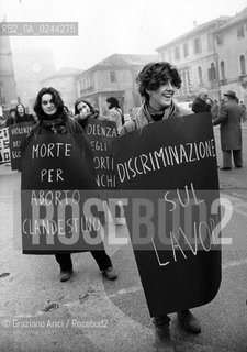 -Mestre(Venezia),6/1977.Manifestazione a favore della legge per laborto.Femminismo donna manifestazione diritto protesta aborto legge -Mestre(Venice),6/1977.Demonstration in support of abortion law MES ©Graziano Arici/Rosebud2  astga ©Graziano Arici/Rosebud2