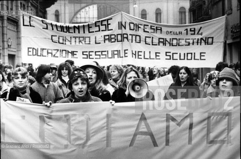 -Mestre(Venezia),6/1977.Manifestazione a favore della legge per laborto.Femminismo donna manifestazione diritto protesta aborto legge -Mestre(Venice),6/1977.Demonstration in support of abortion law MES ©Graziano Arici/Rosebud2  astga ©Graziano Arici/Rosebud2