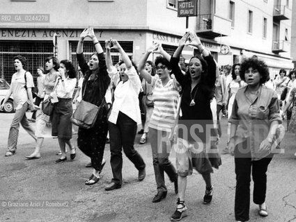 -Mestre(Venezia),6/1977.Manifestazione a favore della legge per laborto.Femminismo donna manifestazione diritto protesta aborto legge -Mestre(Venice),6/1977.Demonstration in support of abortion law MES ©Graziano Arici/Rosebud2  astga ©Graziano Arici/Rosebud2