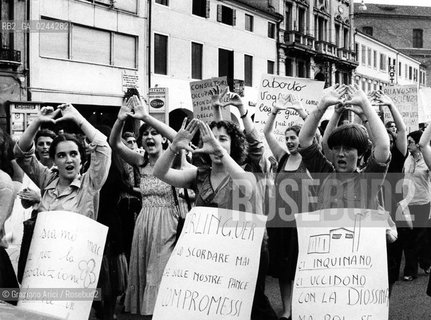 -Mestre(Venezia),6/1977.Manifestazione a favore della legge per laborto.Femminismo donna manifestazione diritto protesta aborto legge -Mestre(Venice),6/1977.Demonstration in support of abortion law MES ©Graziano Arici/Rosebud2  astga ©Graziano Arici/Rosebud2