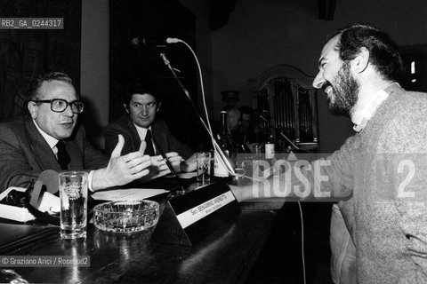 Venezia, 1979.Isola di San Giorgio. Convegno nazionale sulla sicurezza nucleare:il Ministro Antonio Bisaglia e il politico Mario Capanna.protesta manifestazione Politica convegno nazionale sicurezza nucleare.Venice, 1979.San Giorgio island. The national convention on nuclear safety:the politician Mario Capanna with the Minister Antonio Bisaglia  ©Graziano Arici/Rosebud2  astga ©Graziano Arici/Rosebud2