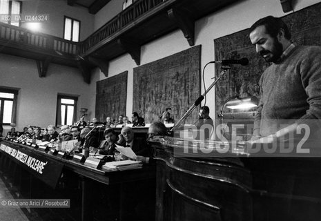 Venezia, 1979.Isola di San Giorgio. Convegno nazionale sulla sicurezza nucleare:lintervento del politico Mario Capanna.protesta manifestazione Politica convegno nazionale sicurezza nucleare.Venice, 1979.San Giorgio island. The national convention on nuclear safety:the politician Mario Capanna during the congress ©Graziano Arici/Rosebud2  astga ©Graziano Arici/Rosebud2