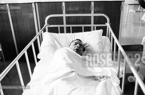 -Venezia, Isola di San Clemente,agosto 1978. Ospedale psichiatrico di San Clemente. Pazienti ricoverati nella struttura. Psichiatria ospedale manicomio follia matto pazzia paziente malattia mentale mente -Venice, San Clementès island, august 1978.Psychiatric hospital in San Clementès island. Patients admitted in the hospital. Crazy asylum psychiatric hospital patient illness mental mind MES © Archivio Graziano Arici  astga ©Graziano Arici/Rosebud2