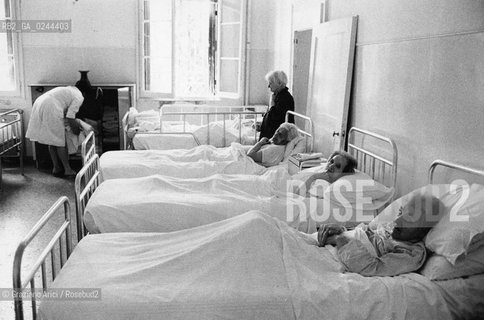 -Venezia, Isola di San Clemente,agosto 1978. Ospedale psichiatrico di San Clemente. Pazienti ricoverati nella struttura. Psichiatria ospedale manicomio follia matto pazzia paziente malattia mentale mente -Venice, San Clementès island, august 1978.Psychiatric hospital in San Clementès island. Patients admitted in the hospital. Crazy asylum psychiatric hospital patient illness mental mind MES © Archivio Graziano Arici  astga ©Graziano Arici/Rosebud2