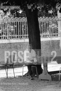 -Venezia, Isola di San Clemente,agosto 1978. Ospedale psichiatrico di San Clemente. Pazienti ricoverati nella struttura. Psichiatria ospedale manicomio follia matto pazzia paziente malattia mentale mente -Venice, San Clementès island, august 1978.Psychiatric hospital in San Clementès island. Patients admitted in the hospital. Crazy asylum psychiatric hospital patient illness mental mind MES © Archivio Graziano Arici  astga ©Graziano Arici/Rosebud2