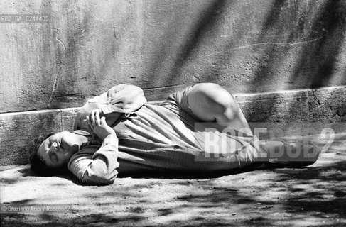 -Venezia, Isola di San Clemente,agosto 1978. Ospedale psichiatrico di San Clemente. Pazienti ricoverati nella struttura. Psichiatria ospedale manicomio follia matto pazzia paziente malattia mentale mente -Venice, San Clementès island, august 1978.Psychiatric hospital in San Clementès island. Patients admitted in the hospital. Crazy asylum psychiatric hospital patient illness mental mind MES © Archivio Graziano Arici  astga ©Graziano Arici/Rosebud2