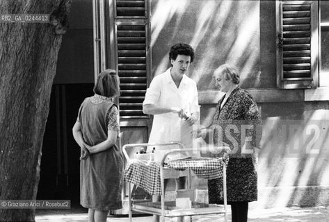 -Venezia, Isola di San Clemente,agosto 1978. Ospedale psichiatrico di San Clemente. Pazienti ricoverati nella struttura. Psichiatria ospedale manicomio follia matto pazzia paziente malattia mentale mente -Venice, San Clementès island, august 1978.Psychiatric hospital in San Clementès island. Patients admitted in the hospital. Crazy asylum psychiatric hospital patient illness mental mind MES © Archivio Graziano Arici  astga ©Graziano Arici/Rosebud2